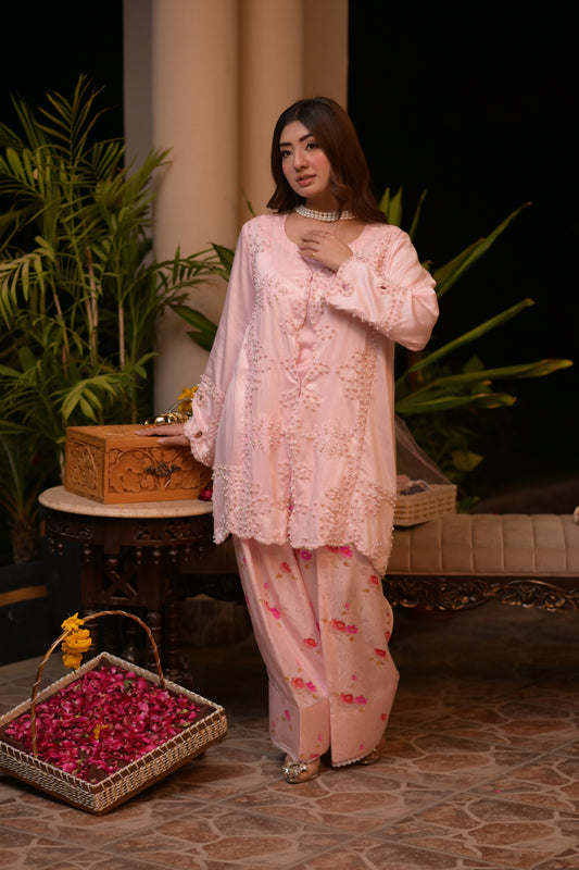 Seraya — Embroidered Kurta Set
